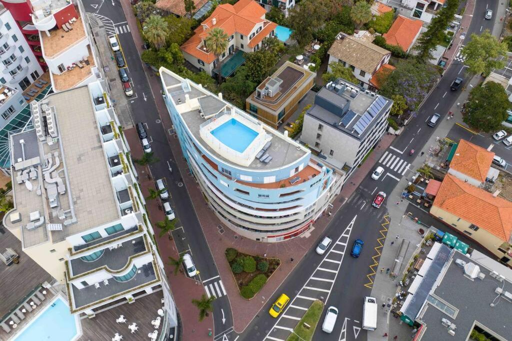 شقة By The Sea III Lido - Com Piscina فونشال المظهر الخارجي الصورة
